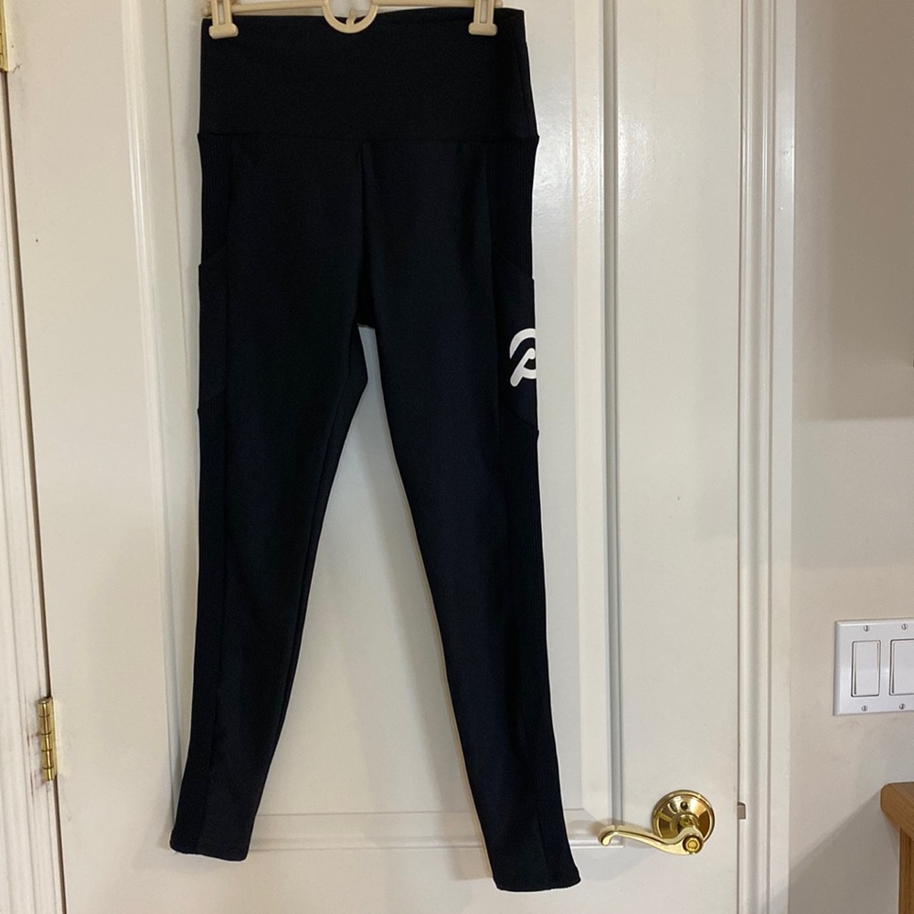 Peloton black ribbed leggings with pockets Sz L